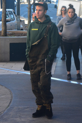 07.06 | Justin Bieber é fotografado pelas ruas em Sydney, Austrália