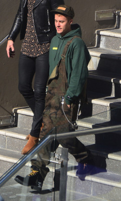 07.06 | Justin Bieber é fotografado pelas ruas em Sydney, Austrália