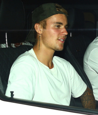 18.07 | Justin Bieber é fotografado em Laguna Beach, CA