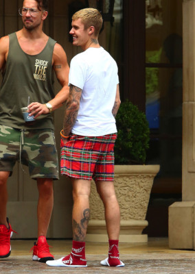 19.07 | Justin Bieber é fotografado em Beverly Hills, CA