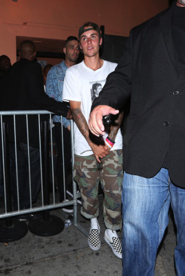 20.07 | Justin Bieber deixando o Warwick em Los Angeles, CA