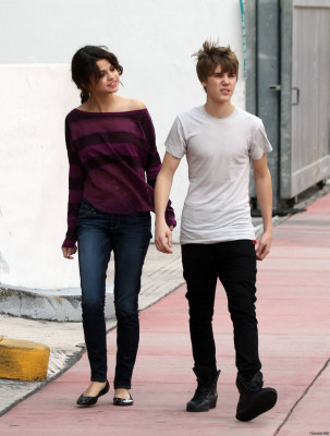 18.12 | Justin Bieber passeando com Selena Gomez em Miami