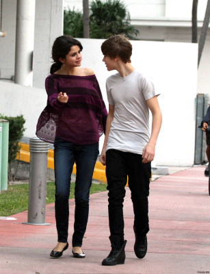 18.12 | Justin Bieber passeando com Selena Gomez em Miami