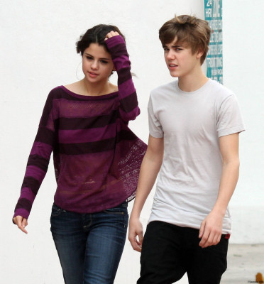 18.12 | Justin Bieber passeando com Selena Gomez em Miami
