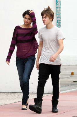 18.12 | Justin Bieber passeando com Selena Gomez em Miami