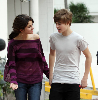 18.12 | Justin Bieber passeando com Selena Gomez em Miami