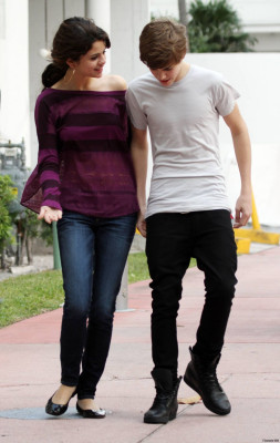 18.12 | Justin Bieber passeando com Selena Gomez em Miami