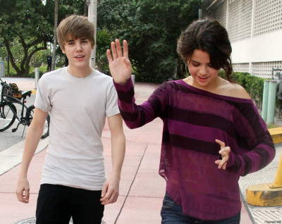 18.12 | Justin Bieber passeando com Selena Gomez em Miami