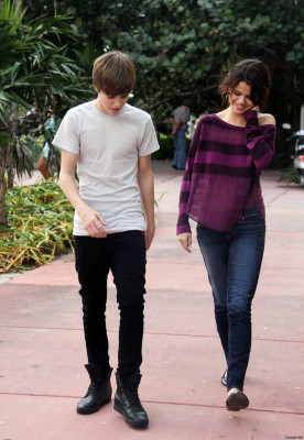 18.12 | Justin Bieber passeando com Selena Gomez em Miami