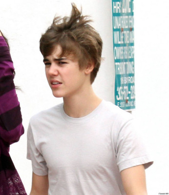 18.12 | Justin Bieber passeando com Selena Gomez em Miami