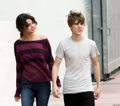 18.12 | Justin Bieber passeando com Selena Gomez em Miami