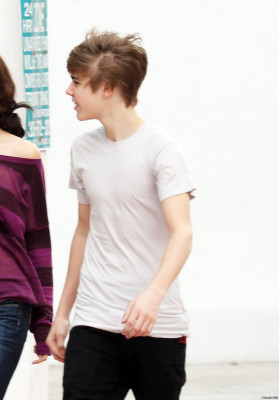 18.12 | Justin Bieber passeando com Selena Gomez em Miami