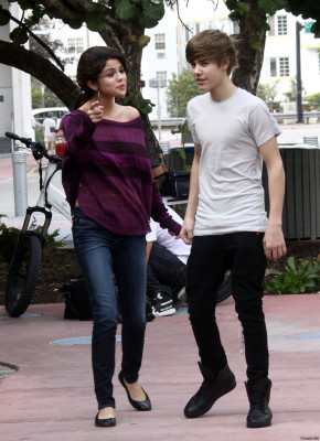 18.12 | Justin Bieber passeando com Selena Gomez em Miami