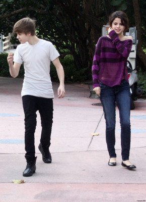 18.12 | Justin Bieber passeando com Selena Gomez em Miami
