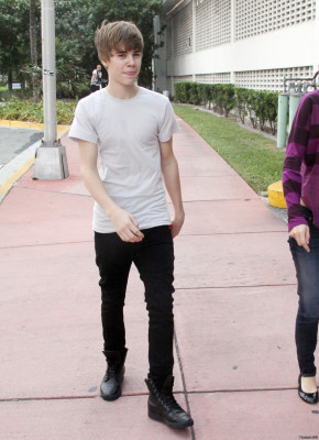 18.12 | Justin Bieber passeando com Selena Gomez em Miami