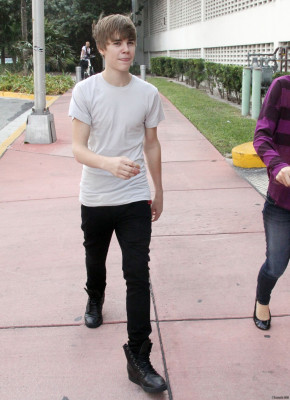 18.12 | Justin Bieber passeando com Selena Gomez em Miami