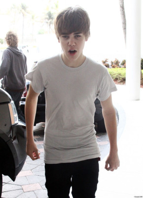18.12 | Justin Bieber passeando com Selena Gomez em Miami