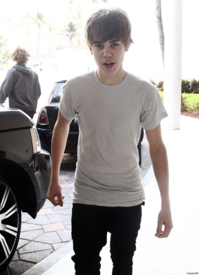 18.12 | Justin Bieber passeando com Selena Gomez em Miami