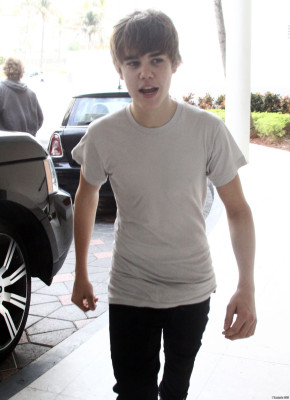 18.12 | Justin Bieber passeando com Selena Gomez em Miami