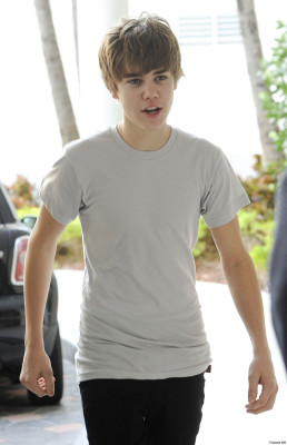 18.12 | Justin Bieber passeando com Selena Gomez em Miami