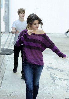 18.12 | Justin Bieber passeando com Selena Gomez em Miami