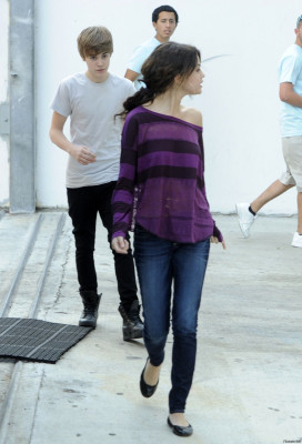 18.12 | Justin Bieber passeando com Selena Gomez em Miami
