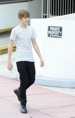 18.12 | Justin Bieber passeando com Selena Gomez em Miami
