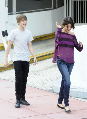 18.12 | Justin Bieber passeando com Selena Gomez em Miami