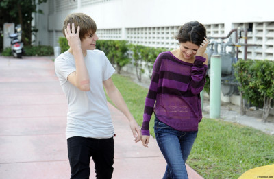 18.12 | Justin Bieber passeando com Selena Gomez em Miami