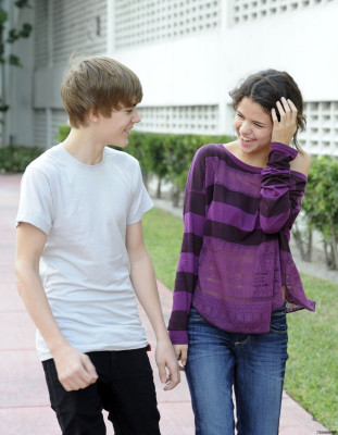 18.12 | Justin Bieber passeando com Selena Gomez em Miami