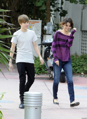 18.12 | Justin Bieber passeando com Selena Gomez em Miami