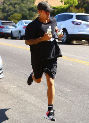 23.07 | Justin Bieber com a modelo Audreyana Michelle em Los Angeles, CA