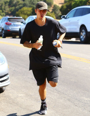 23.07 | Justin Bieber com a modelo Audreyana Michelle em Los Angeles, CA