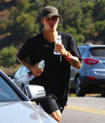 23.07 | Justin Bieber com a modelo Audreyana Michelle em Los Angeles, CA