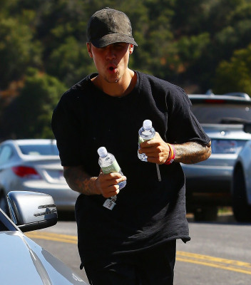 23.07 | Justin Bieber com a modelo Audreyana Michelle em Los Angeles, CA