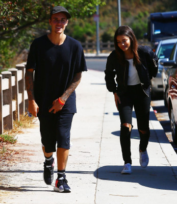23.07 | Justin Bieber com a modelo Audreyana Michelle em Los Angeles, CA