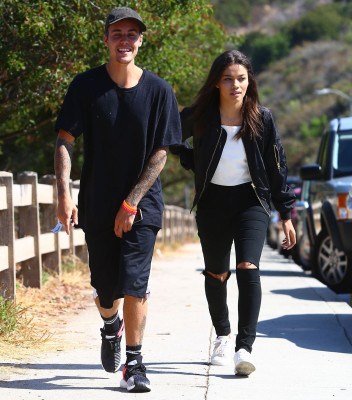 23.07 | Justin Bieber com a modelo Audreyana Michelle em Los Angeles, CA