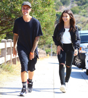 23.07 | Justin Bieber com a modelo Audreyana Michelle em Los Angeles, CA
