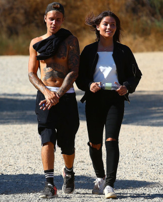 23.07 | Justin Bieber com a modelo Audreyana Michelle em Los Angeles, CA