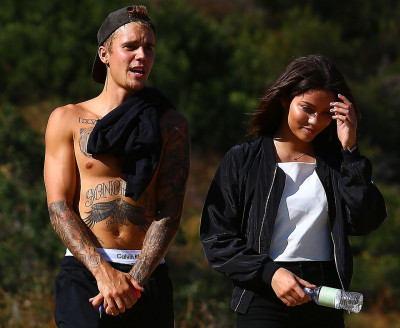 23.07 | Justin Bieber com a modelo Audreyana Michelle em Los Angeles, CA