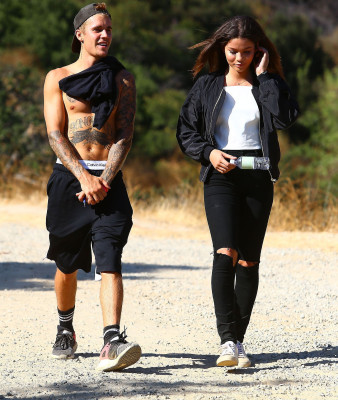 23.07 | Justin Bieber com a modelo Audreyana Michelle em Los Angeles, CA