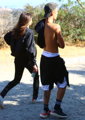 23.07 | Justin Bieber com a modelo Audreyana Michelle em Los Angeles, CA