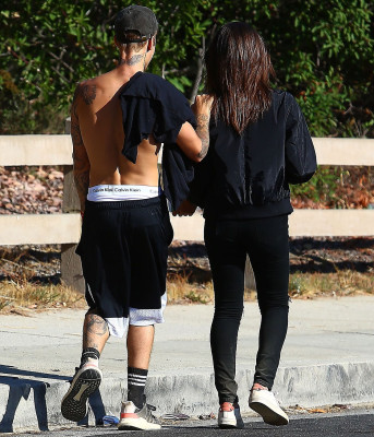23.07 | Justin Bieber com a modelo Audreyana Michelle em Los Angeles, CA