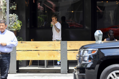 25.07 | Justin Bieber em Beverly Hills, Califórnia