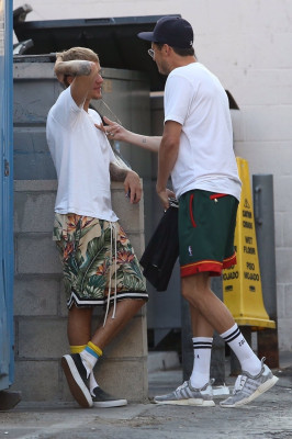 25.07 | Justin Bieber no Mastro’s Steakhouse em Beverly Hills, Califórnia