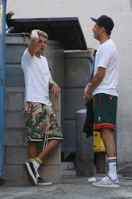 25.07 | Justin Bieber no Mastro’s Steakhouse em Beverly Hills, Califórnia