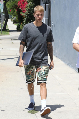 26.07 | Justin Bieber é visto pelas ruas de Los Angeles, CA