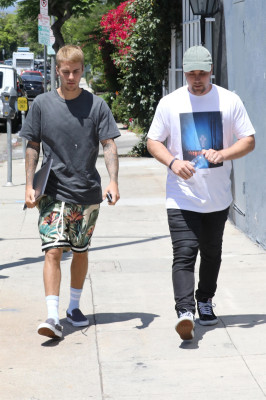 26.07 | Justin Bieber é visto pelas ruas de Los Angeles, CA