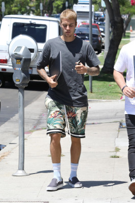26.07 | Justin Bieber é visto pelas ruas de Los Angeles, CA