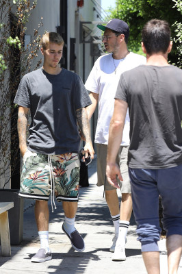 26.07 | Justin Bieber é visto pelas ruas de Los Angeles, CA